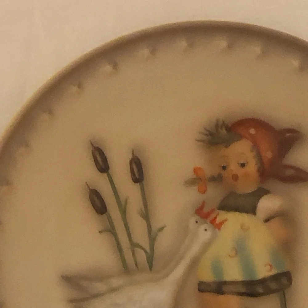 Goebel Hummel 1974 Decorative Plate Girl with Geese Porcelain Bas Relief - Picture 5 of 15